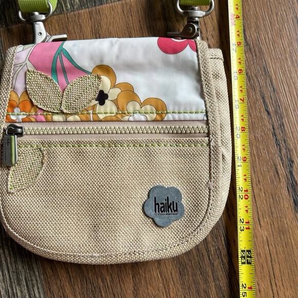 Haiku by Sharon Eisenhauer Crossbody Bag Tan Green Strap Floral Print - Picture 8 of 9